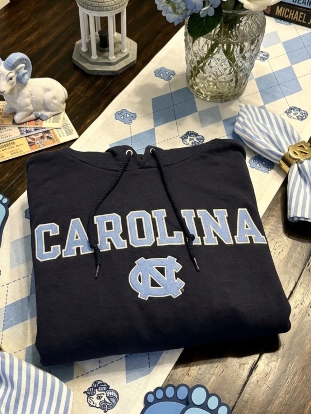 Champion university of North Carolina Logo Hooded Sweatshirt men’s size medium